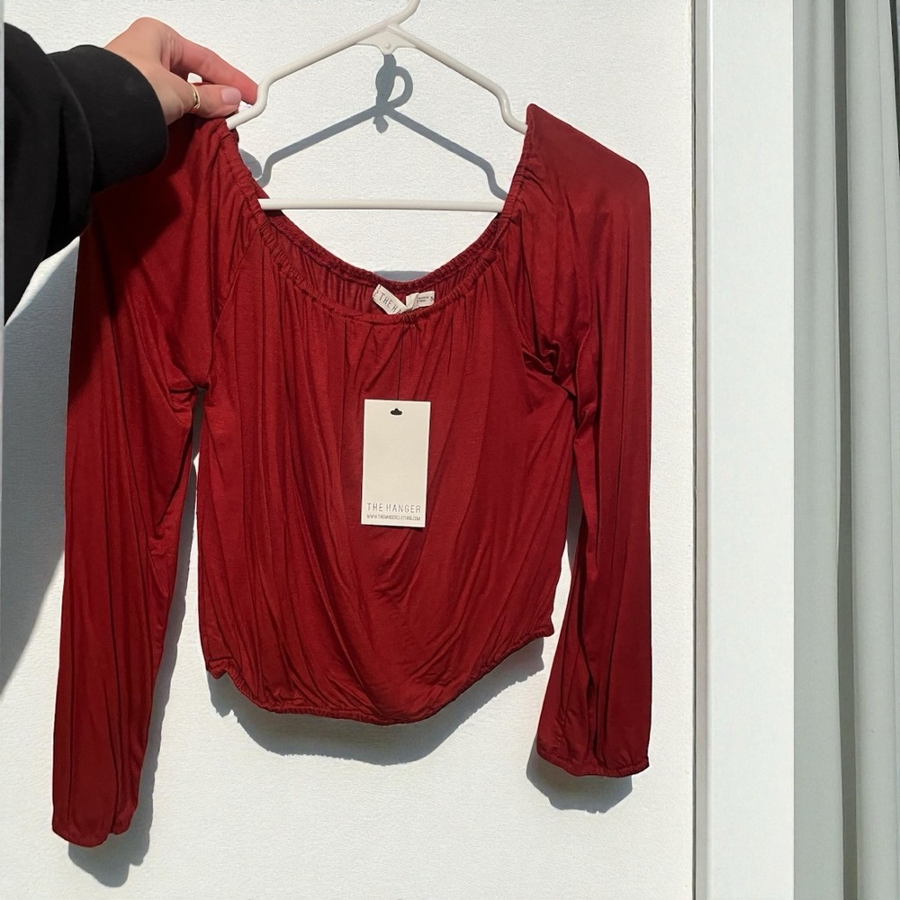 The Hanger Boutique NWT Red Off The Shoulder Top Size Medium